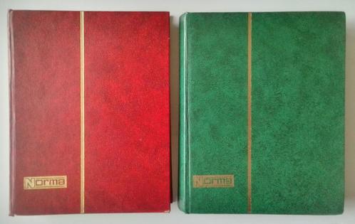 2 Postzegelalbums met een gevarieerde verzameling postzegels, Postzegels en Munten, Postzegels | Volle albums en Verzamelingen