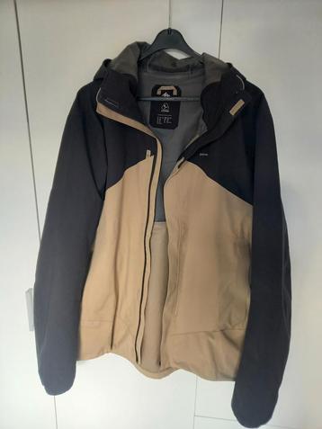 Quechua regenjas maat XXL beschikbaar voor biedingen