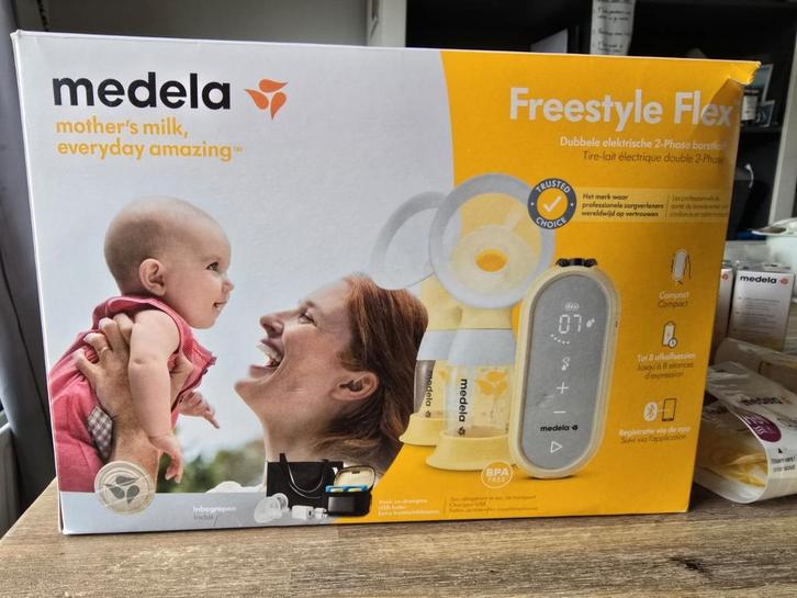 Medela Freestyle Flex dubbele borstkolf met VELE EXTRA'S, Kinderen en Baby's, Babyvoeding en Toebehoren, Zo goed als nieuw, Borstkolf