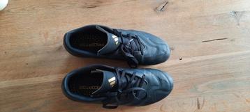 Zgan voetbalschoenen Adidas zwart met goud 41,5 beschikbaar voor biedingen