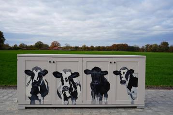 Handgeschilderd koeien dressoir  beschikbaar voor biedingen
