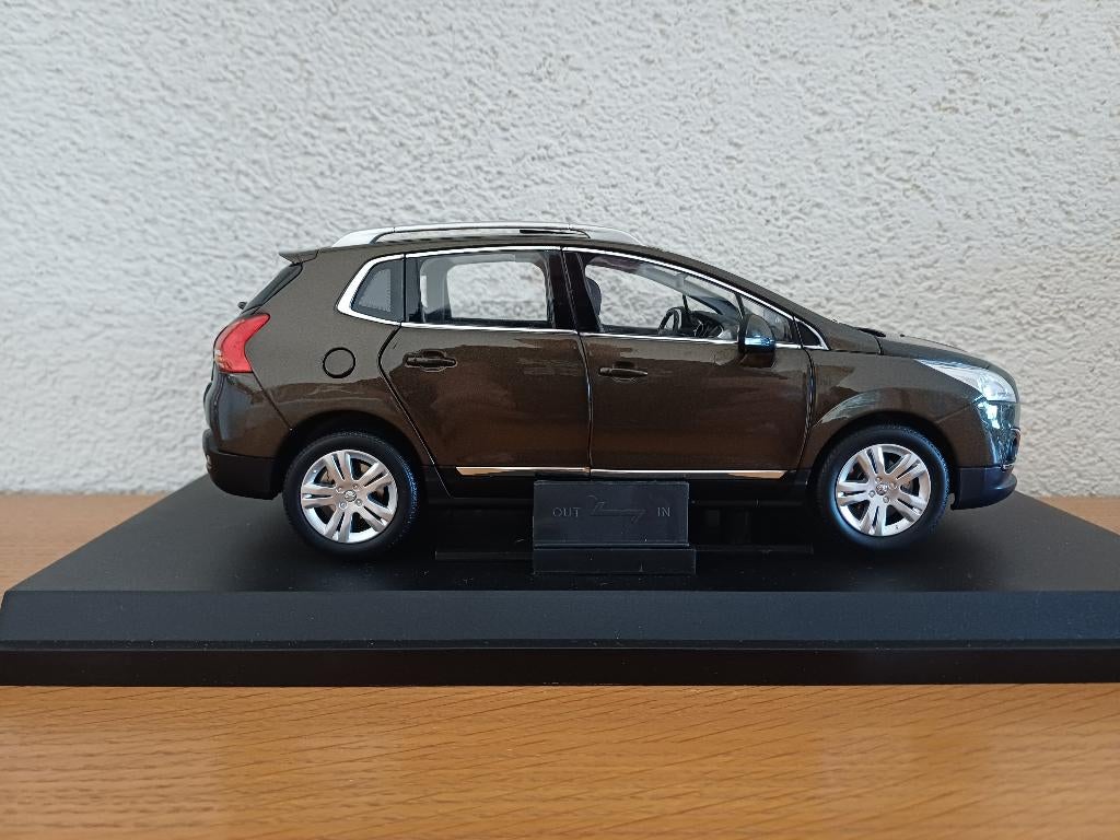 Peugeot 3008 1.6 THP suv 2013 Brun Hickory Paudi models, Hobby en Vrije tijd, Modelauto's | 1:18, Nieuw, Auto, OttOMobile, Ophalen of Verzenden