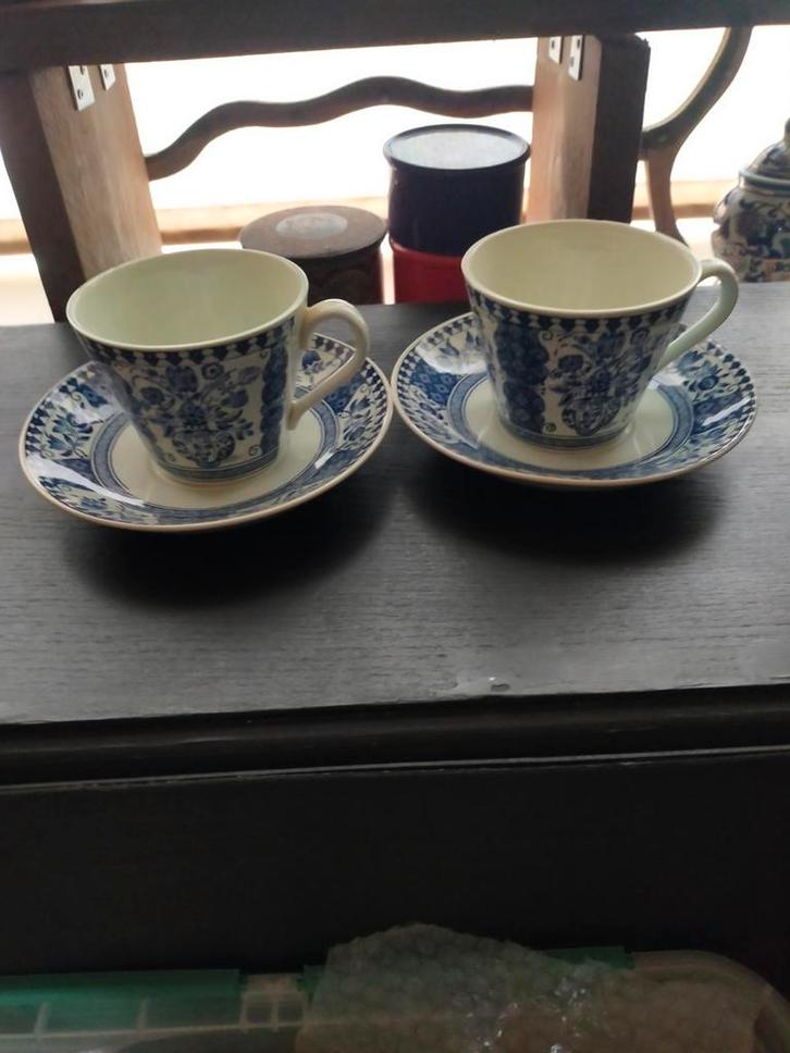 King Gustav Royal sphinx Maastricht koppen en schotels, Antiek en Kunst, Antiek | Servies los, Ophalen