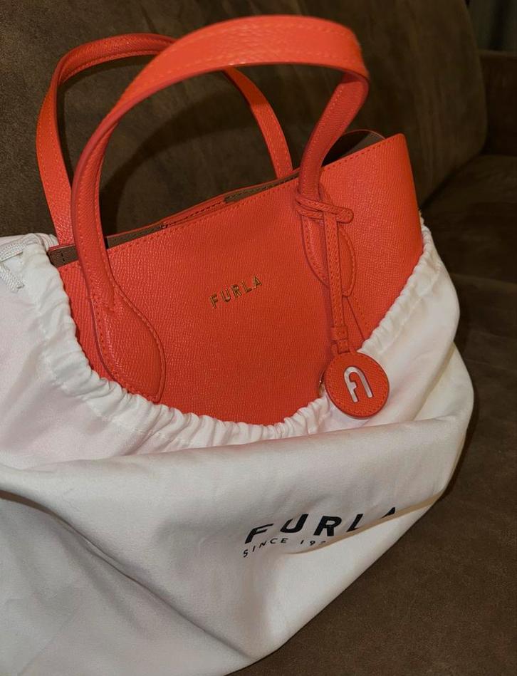 Furla Coral Handtas - Zo Goed Als Nieuw!, Sieraden, Tassen en Uiterlijk, Tassen | Damestassen, Zo goed als nieuw, Handtas, Oranje