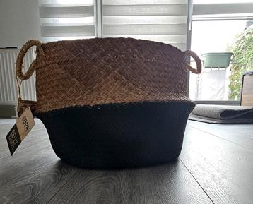 Mand van zeegras beschikbaar voor biedingen