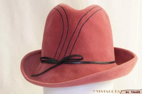 Vintage Dameshoed roze fluweel 55 = S - XS gratis verzenden, Kleding | Dames, Hoeden en Petten, Gedragen, Hoed, 55 cm (S, 6⅞ inch) of minder
