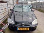 Volkswagen Golf 1.6 16V FSI 85KW   goed  beschrijving lezen, Auto's, Volkswagen, Voorwielaandrijving, Zwart, 4 cilinders, 620 kg