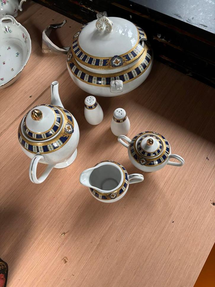 Porseleinen servies set, Antiek en Kunst, Antiek | Servies compleet, Ophalen of Verzenden