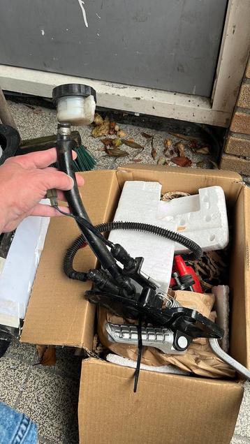 Kawasaki zzr 600schetsplaats rechts compleet bouwjaar 93 beschikbaar voor biedingen