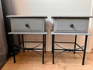 2 antraciete nachtkastjes – 50x40x60 cm – nette staat beschikbaar voor biedingen