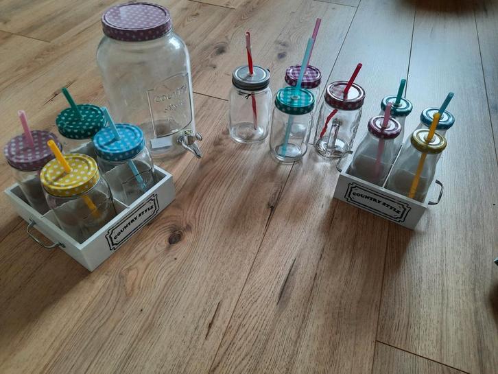 Super leuke set drinkglazen met rietjes en een karaf, Huis en Inrichting, Keuken | Keukenbenodigdheden, Ophalen of Verzenden