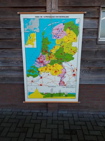 2 x grote schoolplaten landkaarten  beschikbaar voor biedingen