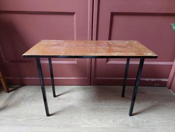 Vintage bijzettafeltje plantentafel metalen poten beschikbaar voor biedingen
