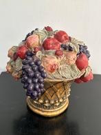 Victoriaanse stijl fruit in basket beeld 22 cm H, Antiek en Kunst, Curiosa en Brocante, Ophalen of Verzenden