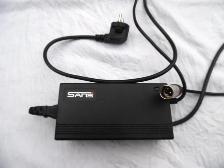 Jonge lader SANS SSLC126V42 42v 3A XLR3, Fietsen en Brommers, Fietsaccessoires | Fietsaccu's, Zo goed als nieuw, Ophalen of Verzenden