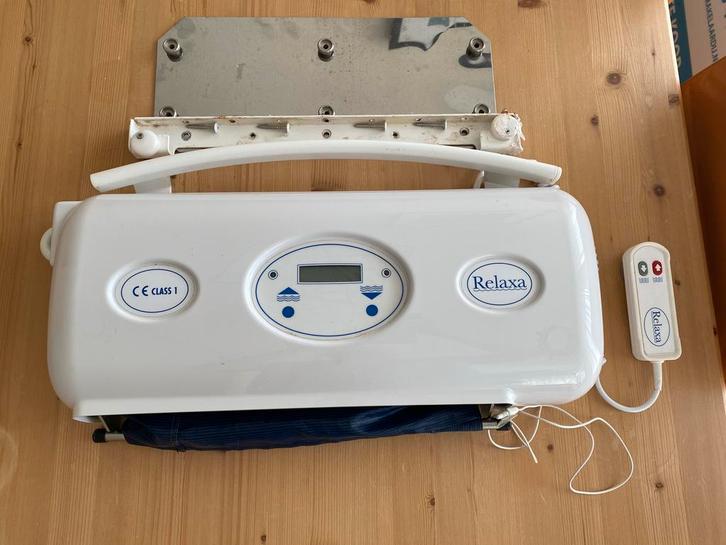 Relaxa Badlift voor oudere en mindervalide, Diversen, Verpleegmiddelen, Zo goed als nieuw, Ophalen