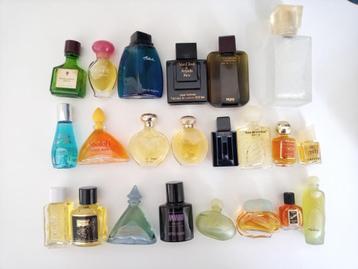 22 verschillende vintage mini parfum Nina Ricci Amando david beschikbaar voor biedingen
