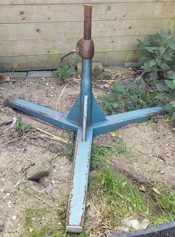 2 Poten voor een turnbalk beschikbaar voor biedingen