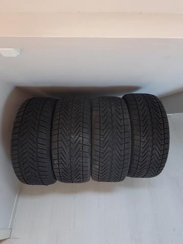 Set Winterbanden Vredestein 225/45 R17 beschikbaar voor biedingen