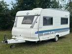 Hobby De Luxe 440  (bouwjaar 2000) met isabella voortent, Schokbreker, Vast bed, Hobby, Bedrijf