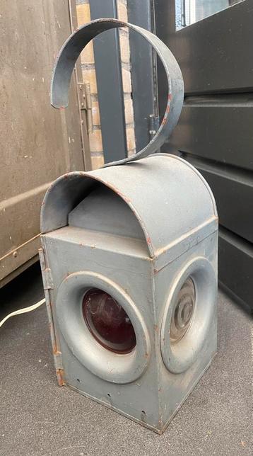 Oude seinlamp spoorlamp beschikbaar voor biedingen
