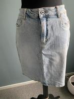 Red button jeansrokje nieuw, Kleding | Dames, Rokken, Ophalen of Verzenden, Zo goed als nieuw, Maat 38/40 (M), Knielengte