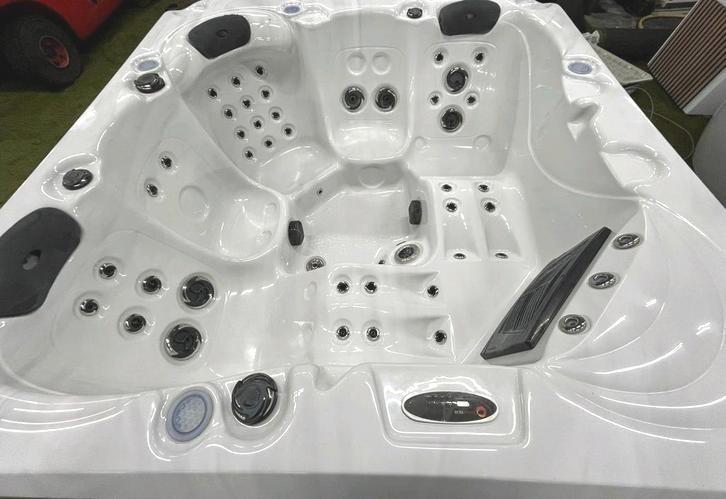 Balboa jacuzzi 2 ligpl KERSTACTIE incl bezorging&garantie, Tuin en Terras, Bubbelbaden en Hottubs, Gebruikt, Filter, Ophalen of Verzenden