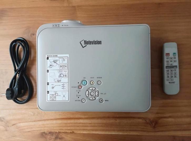 Sharp PG-B10S Beamer, super netjes werkende lamp, Audio, Tv en Foto, Beamers, Zo goed als nieuw, Ophalen of Verzenden