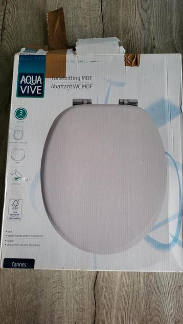 AQUAVIVE toiletzitting. Softclose systeem. Wit. Universeel. beschikbaar voor biedingen