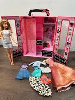 Barbie met Kledingkast/Opbergkoffer en kleding, Ophalen of Verzenden, Gebruikt, Barbie