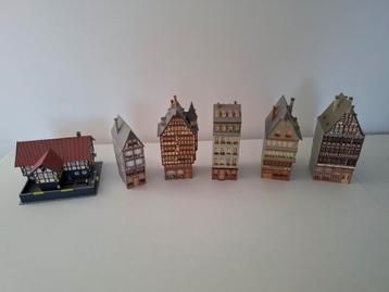 6 diverse Duitse huisjes waarvan 1 met Viessmann lantaarns beschikbaar voor biedingen