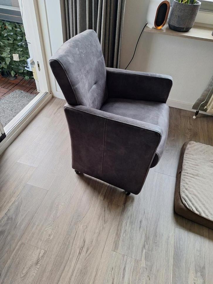 Grijze fauteuil in goede staat, Huis en Inrichting, Fauteuils, Zo goed als nieuw, Stof, 75 tot 100 cm, 75 tot 100 cm, Ophalen