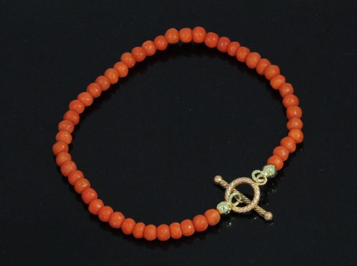 Bloedkoraal baby kinder armband 14k gouden slot antiek, Sieraden, Tassen en Uiterlijk, Antieke sieraden, Armband, Goud, Met edelsteen