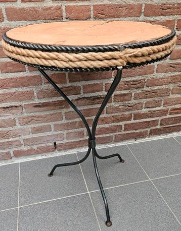 Unieke Bijzettafel - Hout & Metaal beschikbaar voor biedingen