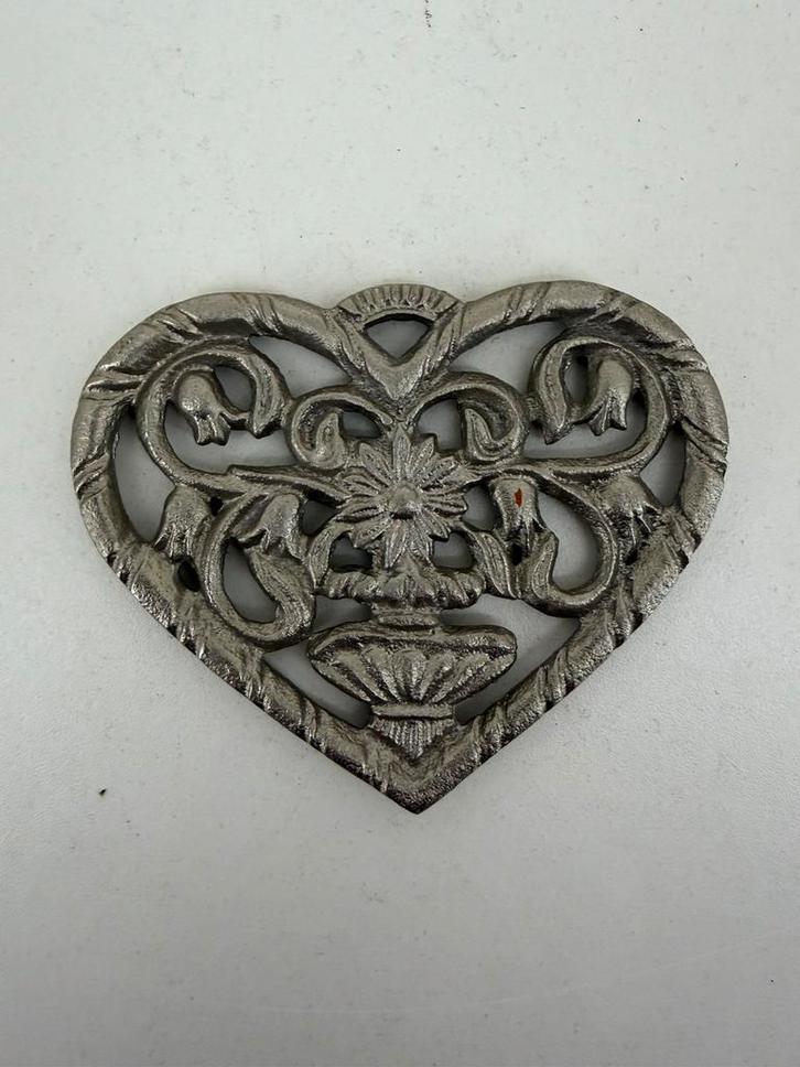 Gietijzeren hart – wandhanger – landelijke brocante stijl, Sieraden, Tassen en Uiterlijk, Broches, Zo goed als nieuw, Overige materialen