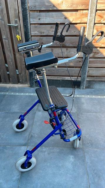 Hoge schaal rollator beschikbaar voor biedingen