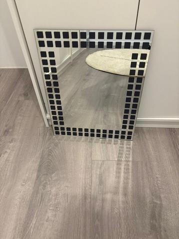 Spiegel te koop beschikbaar voor biedingen