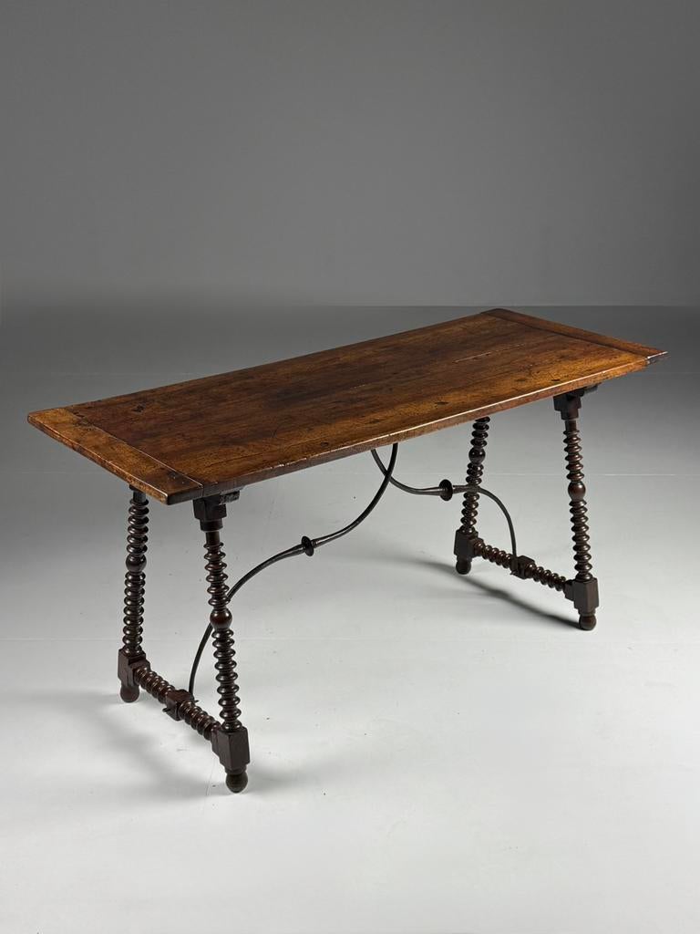Spaanse tafel 18e eeuw bobbin