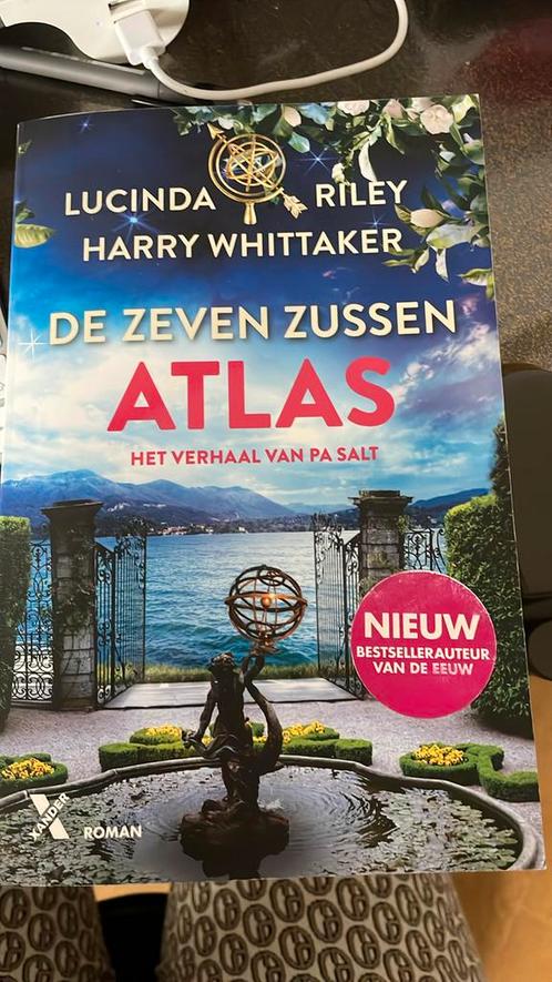 Lucinda Riley & Harry Whittaker - Atlas, Boeken, Literatuur, Zo goed als nieuw, Nederland, Ophalen of Verzenden