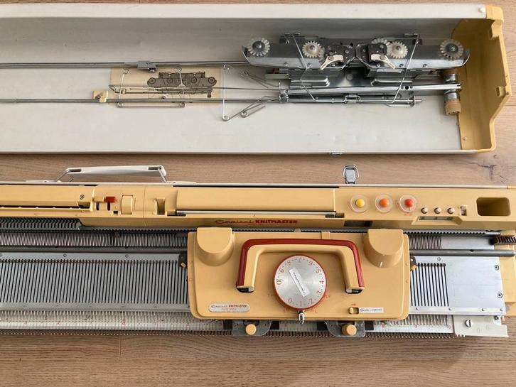Empisal Knitmaster 360 dubbelbeds breimachine, Hobby en Vrije tijd, Naaimachines en Toebehoren, Gebruikt, Naaimachine, Overige merken