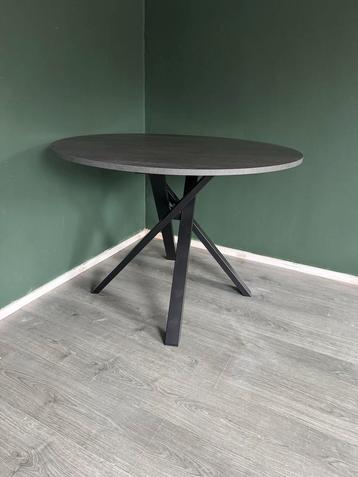 Eettafel beschikbaar voor biedingen