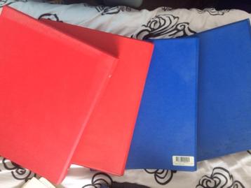 4 multomappen 2x blauw en 2x rood beschikbaar voor biedingen