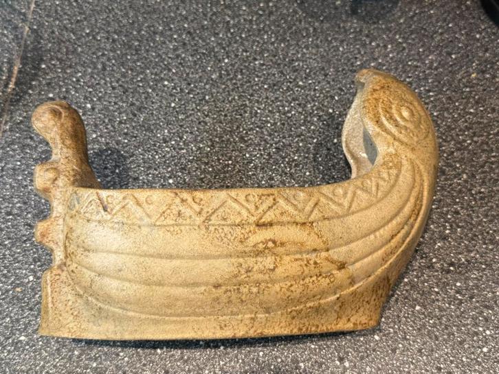 Oud Viking Schip - Decoratie of Plantenbak, Tuin en Terras, Bloempotten, Nieuw, Kunststof, Binnen, Balkon, Tuin, Minder dan 40 cm