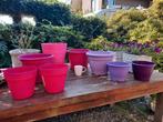8 stuks kunststof bloempotten  roze en lila mooie staat, 25 tot 40 cm, Kunststof, Rond, Ophalen of Verzenden