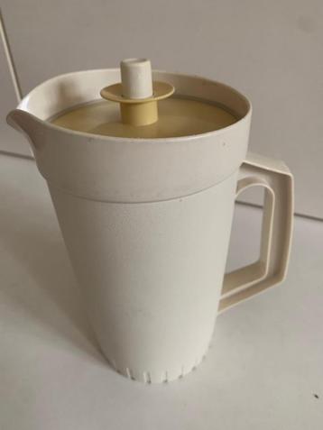 Schenkkan TUPPERWARE met deksel – nieuwstaat beschikbaar voor biedingen
