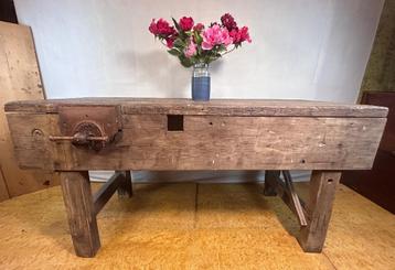 Gratis bezorging! Vintage Industriële Werkbank / Slagersblok beschikbaar voor biedingen