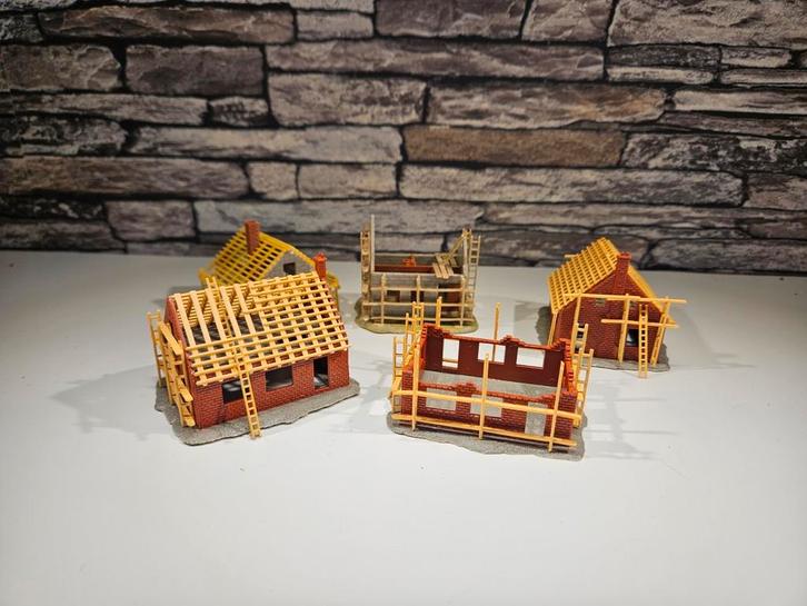 Huisjes in aanbouw N spoor trein 1:160, Hobby en Vrije tijd, Modeltreinen | N-Spoor, Gebruikt, Brug, Tunnel of Gebouw, Gelijkstroom of Wisselstroom