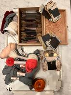 Oud kistje met kaartjes stopwol maaswol enz., Hobby en Vrije tijd, Ophalen of Verzenden, Zo goed als nieuw, Garen of Naald(en)