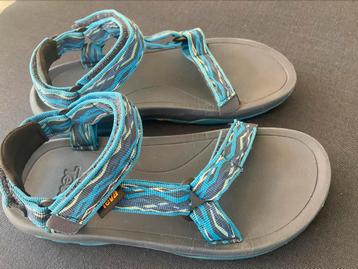 Teva sandalen maat 35/ zgan/ kobalt-marineblauw  beschikbaar voor biedingen