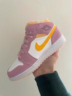 Nike Air Jordan 1 Mid ‘Suede Pink’ 37.5 38 38.5, Kleding | Dames, Schoenen, Nike, Nieuw, Ophalen of Verzenden, Sneakers of Gympen